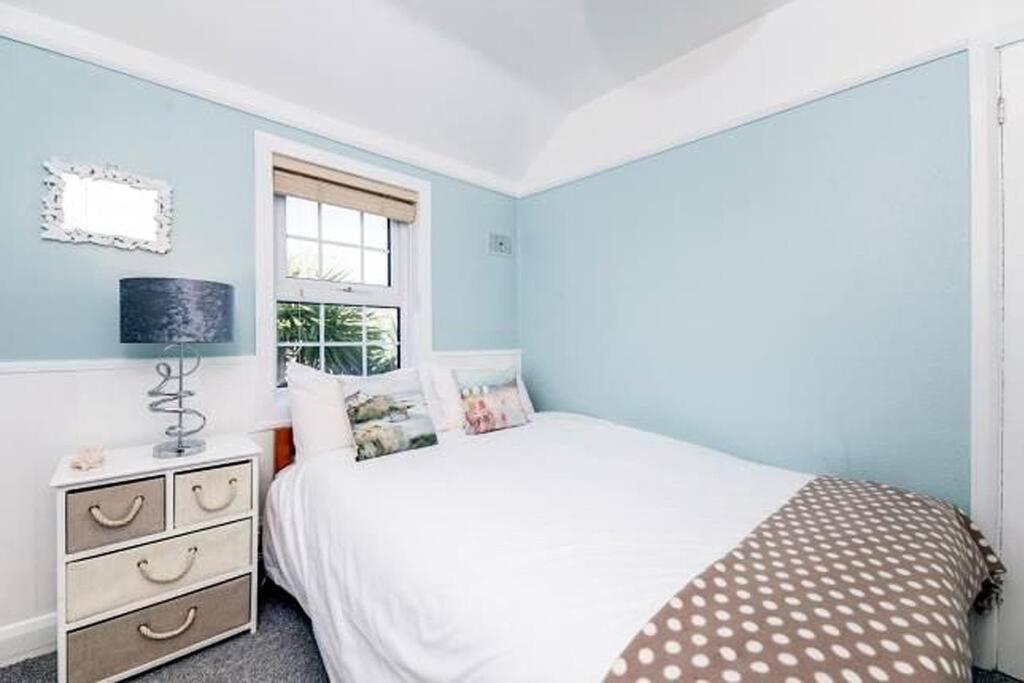 Sunrise! ~ 2 Bedrooms, Garden, Parking, Sea Views St Ives Εξωτερικό φωτογραφία